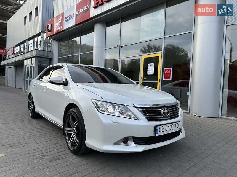 Седан Toyota Camry 2013 в Чернівцях