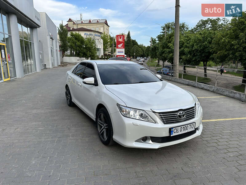 Седан Toyota Camry 2013 в Чернівцях