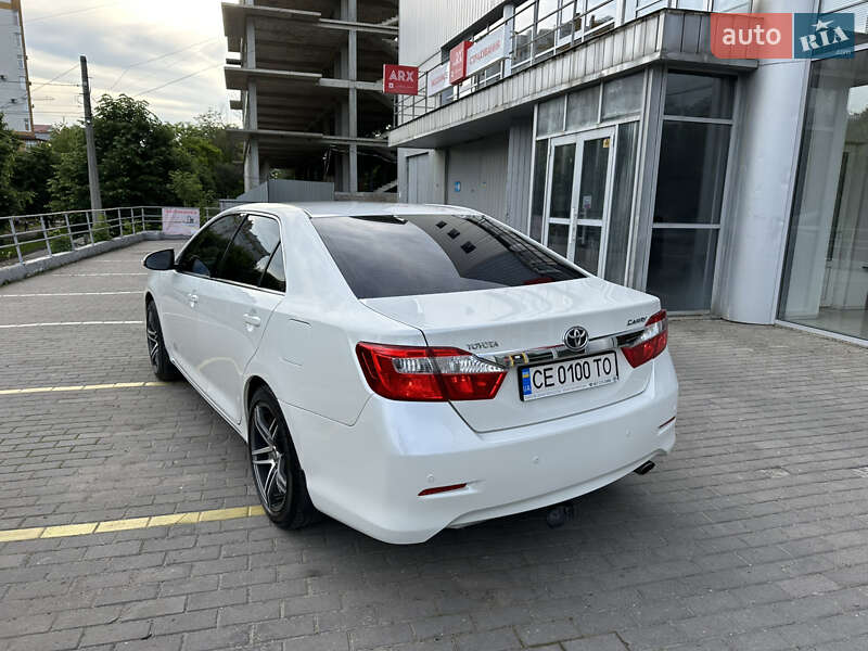 Седан Toyota Camry 2013 в Чернівцях