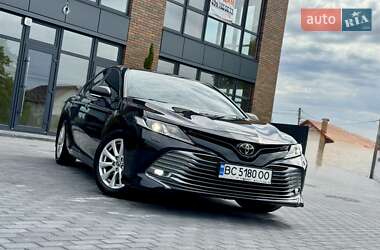 Седан Toyota Camry 2019 в Виннице
