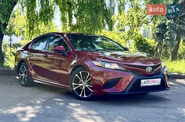 Седан Toyota Camry 2018 в Киеве