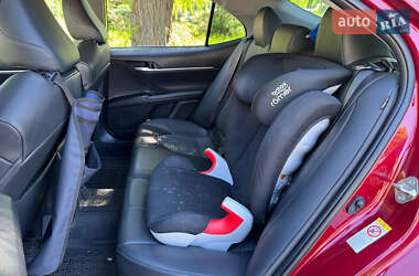 Седан Toyota Camry 2018 в 