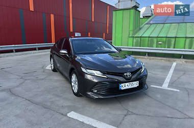 Седан Toyota Camry 2019 в 
