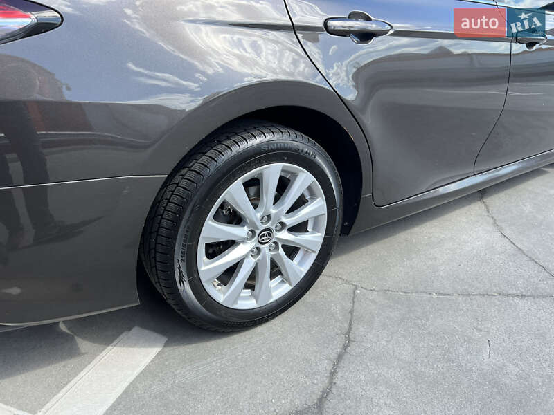 Седан Toyota Camry 2019 в Киеве