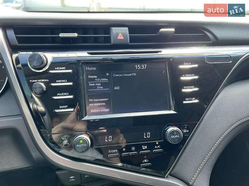 Седан Toyota Camry 2019 в Киеве