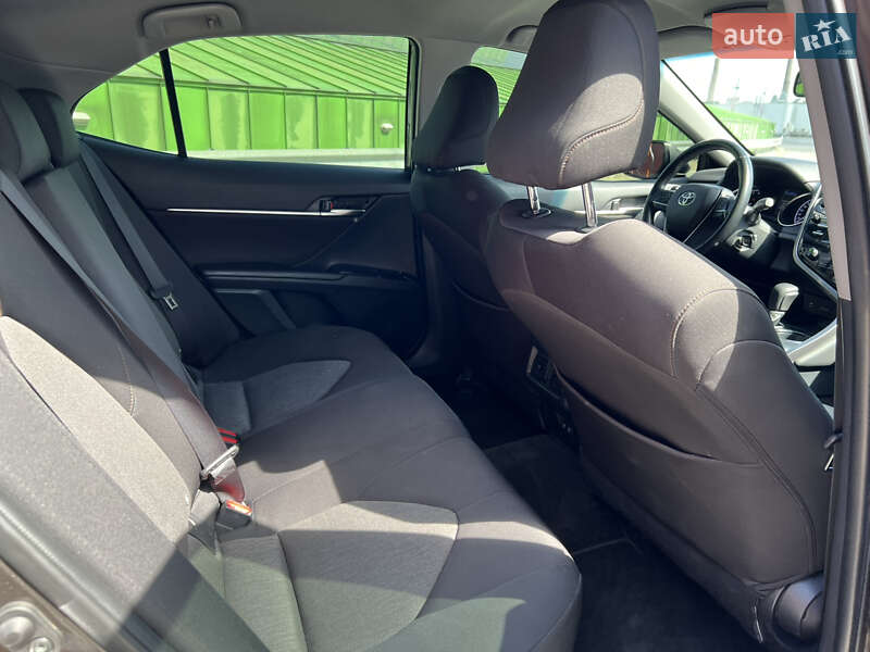 Седан Toyota Camry 2019 в Киеве