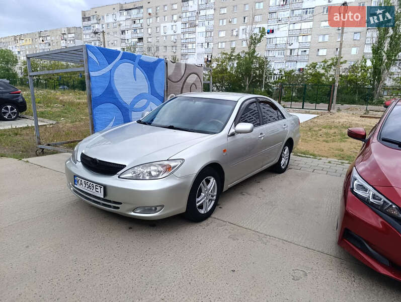 Седан Toyota Camry 2004 в 