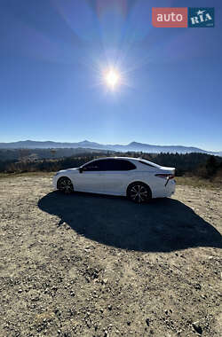 Седан Toyota Camry 2018 в Кропивницком