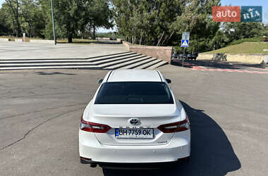 Седан Toyota Camry 2021 в 