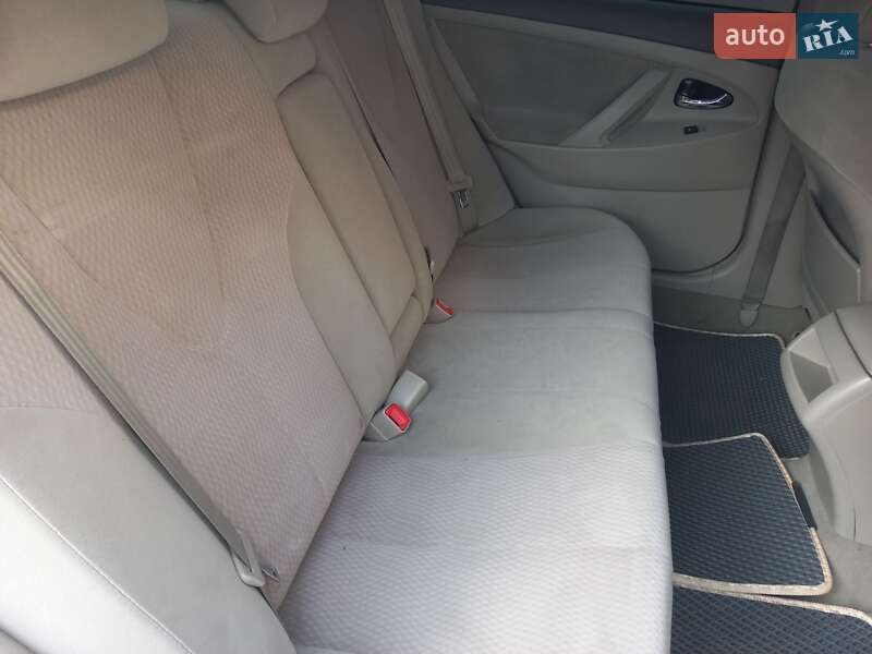 Седан Toyota Camry 2011 в Прилуках