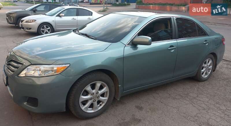Седан Toyota Camry 2011 в Прилуках