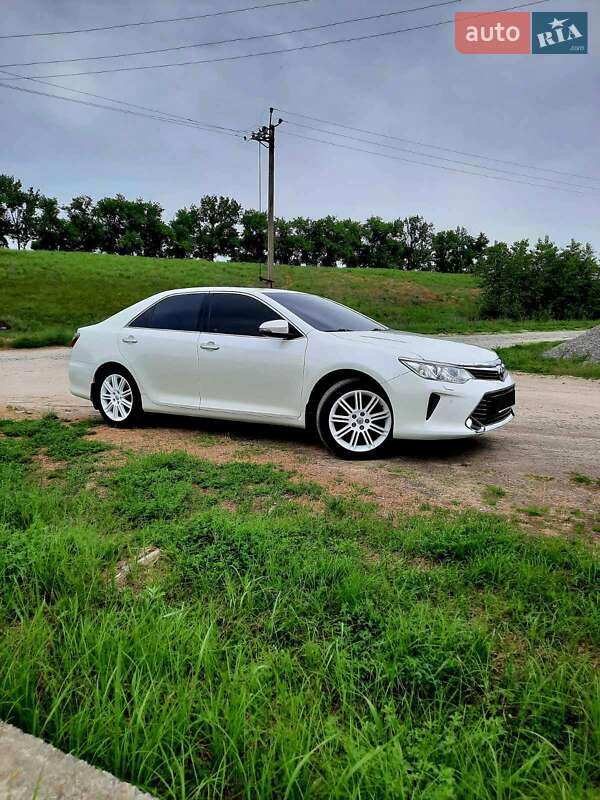 Седан Toyota Camry 2015 в Кременчуці