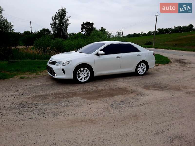 Седан Toyota Camry 2015 в Кременчуці