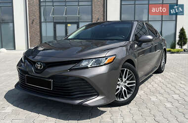 Седан Toyota Camry 2017 в Тернополі