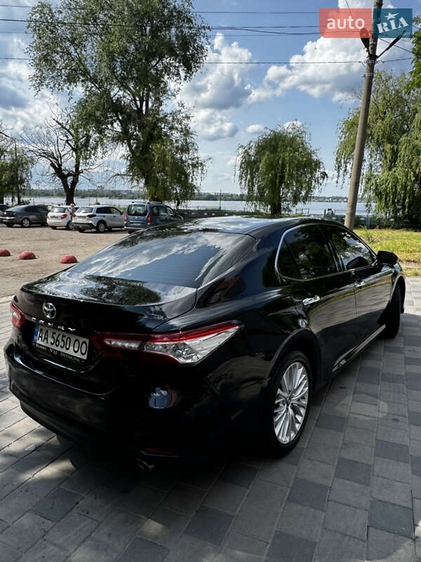 Седан Toyota Camry 2019 в Днепре