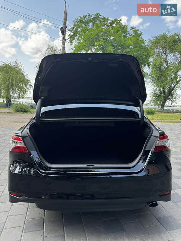 Седан Toyota Camry 2019 в Днепре