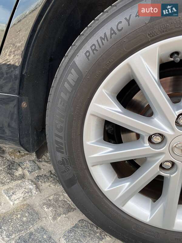 Седан Toyota Camry 2013 в Дніпрі