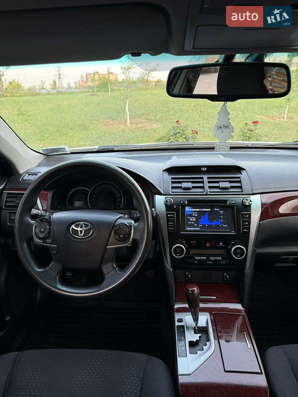 Седан Toyota Camry 2012 в Кривом Роге