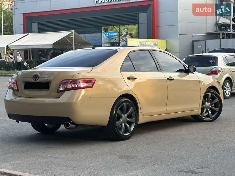 Седан Toyota Camry 2010 в Харькове