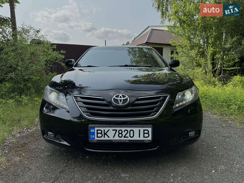 Седан Toyota Camry 2008 в Кременце