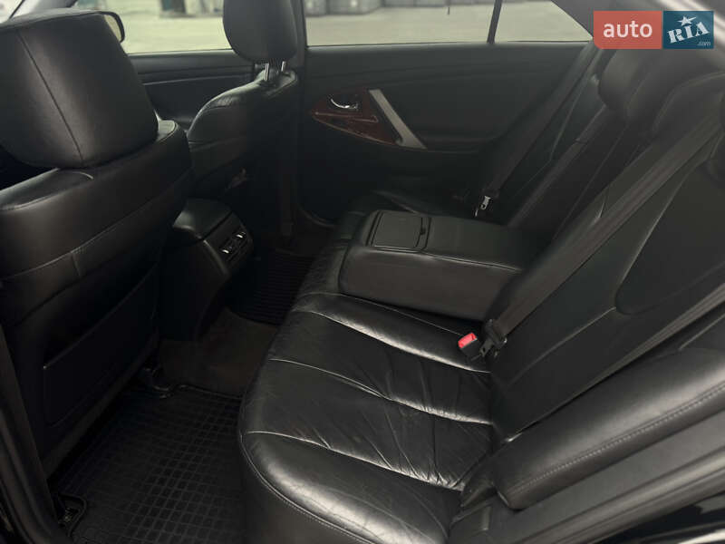 Седан Toyota Camry 2008 в Сарнах