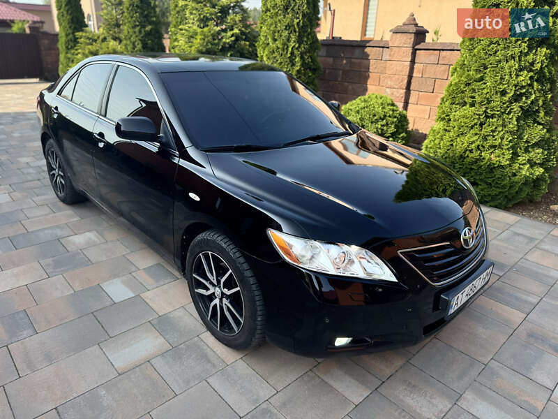 Седан Toyota Camry 2008 в Сарнах