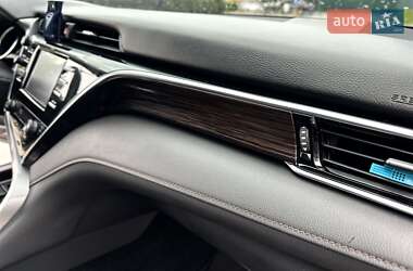Седан Toyota Camry 2018 в 