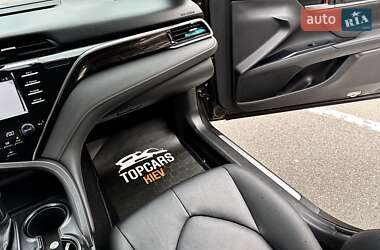 Седан Toyota Camry 2018 в 