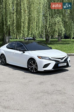Седан Toyota Camry 2017 в Івано-Франківську