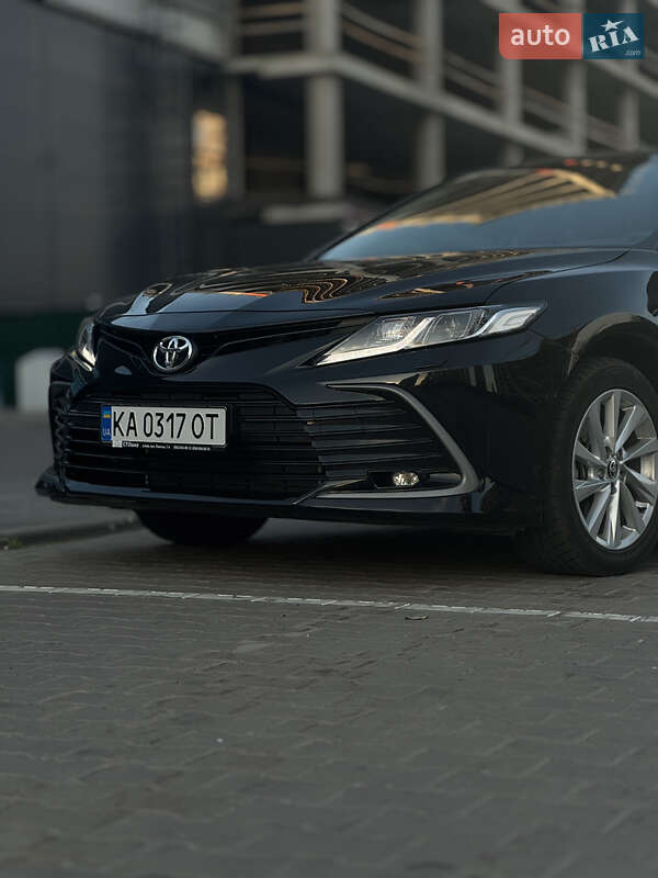 Седан Toyota Camry 2023 в Києві