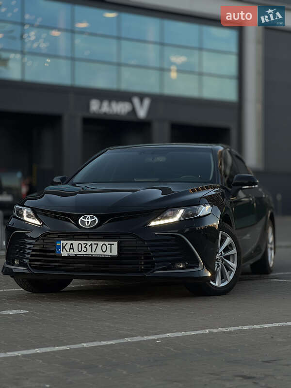 Седан Toyota Camry 2023 в Києві