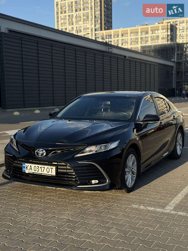 Седан Toyota Camry 2023 в Києві
