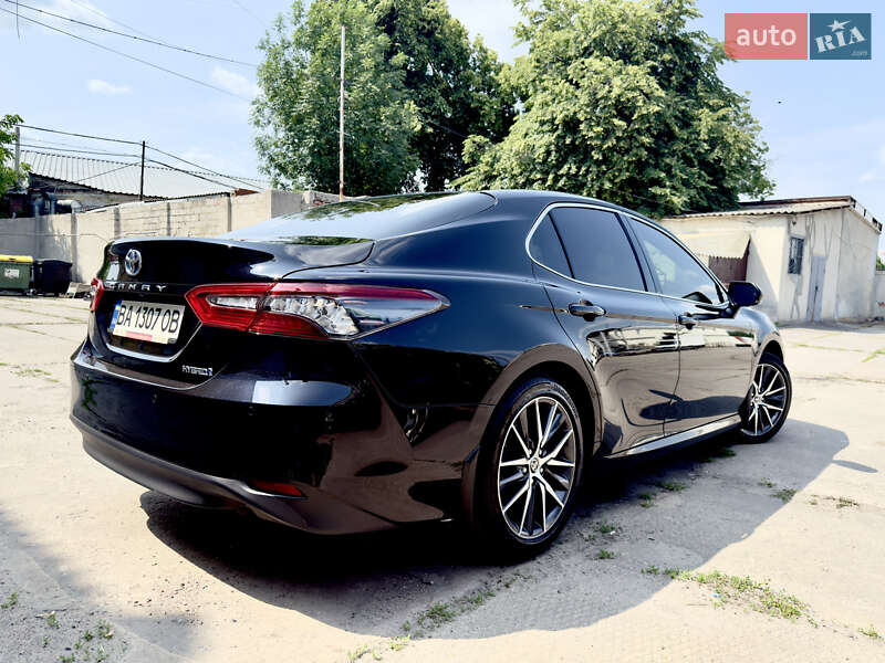 Седан Toyota Camry 2021 в Харькове