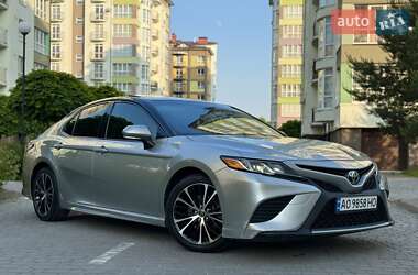 Седан Toyota Camry 2017 в Ивано-Франковске
