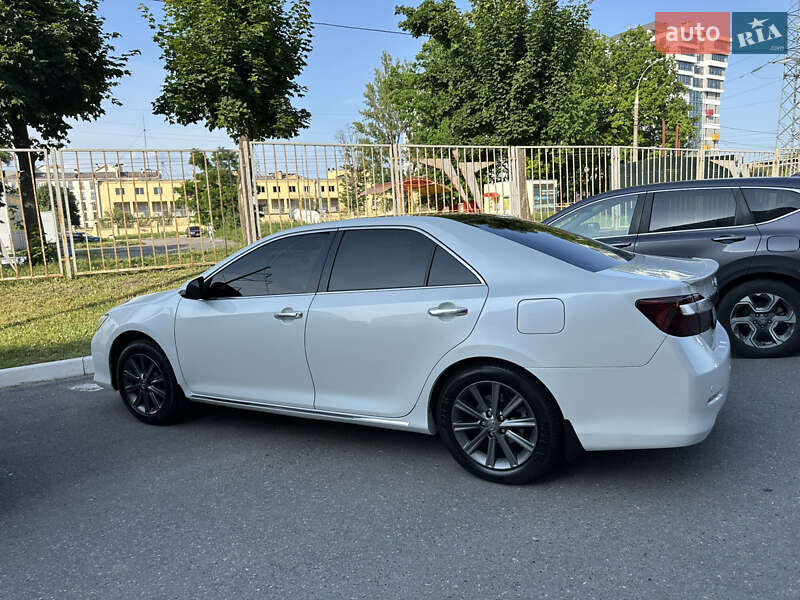 Седан Toyota Camry 2012 в Харькове