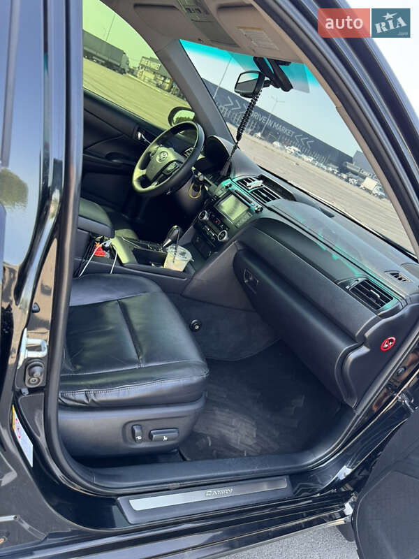 Седан Toyota Camry 2012 в Дніпрі