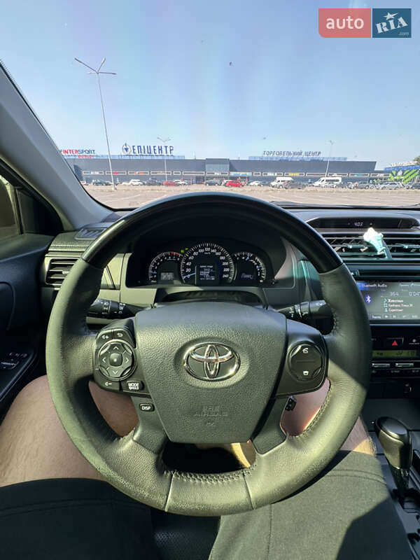 Седан Toyota Camry 2012 в Дніпрі