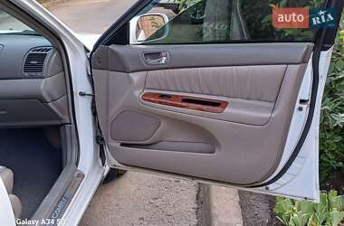 Седан Toyota Camry 2004 в 