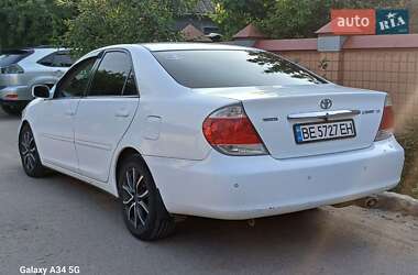 Седан Toyota Camry 2004 в 