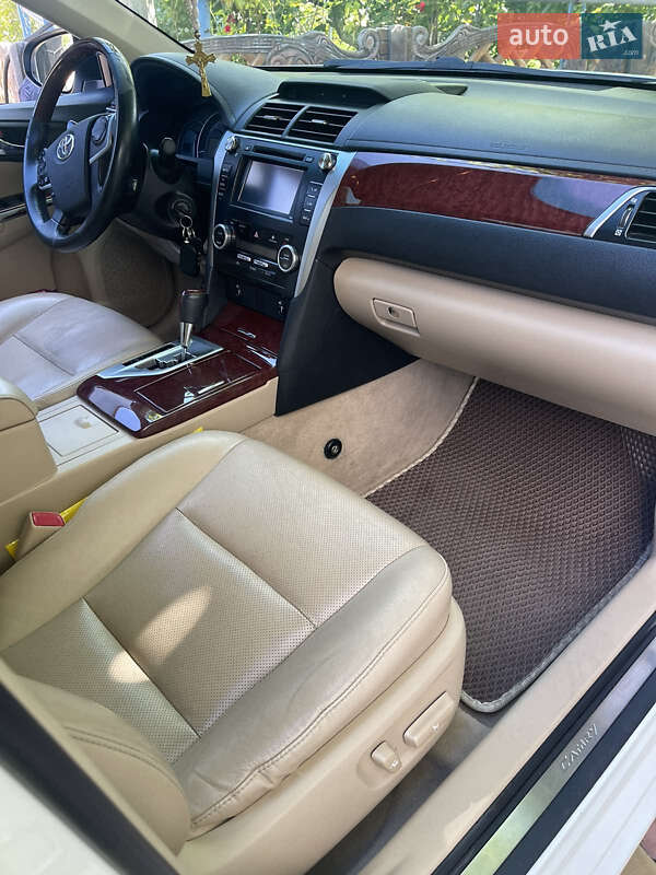Седан Toyota Camry 2014 в Кременчуге