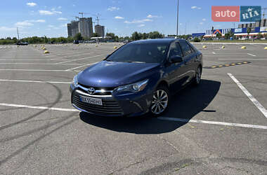 Седан Toyota Camry 2016 в Киеве