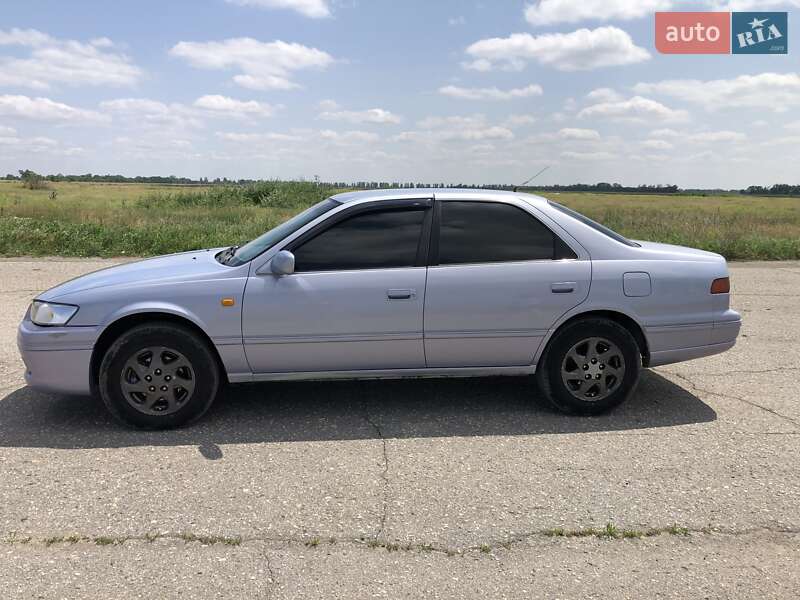 Седан Toyota Camry 1996 в Новом Буге