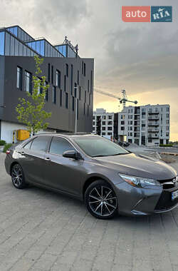 Седан Toyota Camry 2017 в Рівному