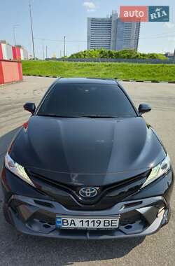 Седан Toyota Camry 2019 в Києві
