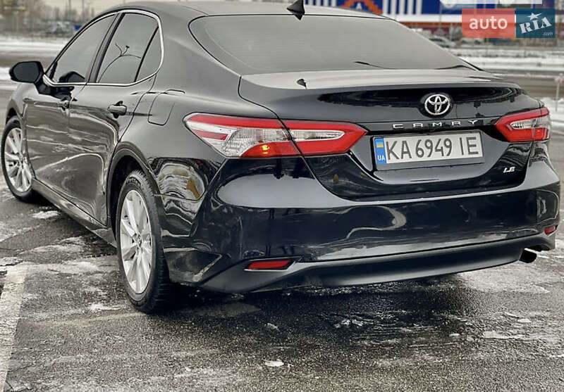 Седан Toyota Camry 2019 в Києві