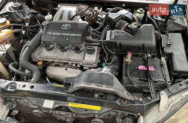 Седан Toyota Camry 2004 в 