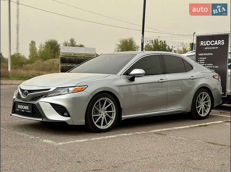 Toyota Camry 2019