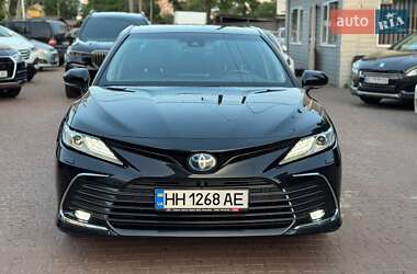 Седан Toyota Camry 2023 в 
