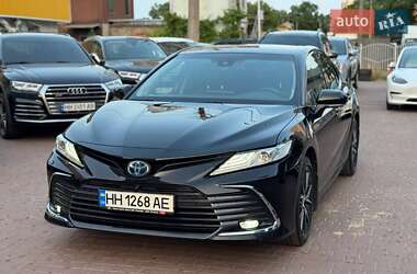 Седан Toyota Camry 2023 в 