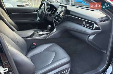 Седан Toyota Camry 2023 в 